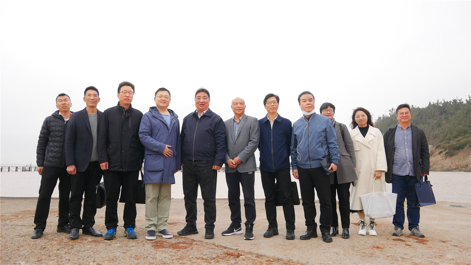 media/autoload/2103/188756.jpg 3月18日,臺(tái)州市政協(xié)副主席黃繼滿、玉環(huán)市政協(xié)副主席陳亨標(biāo)等一行蒞臨中鹿島考察調(diào)研。.JPG