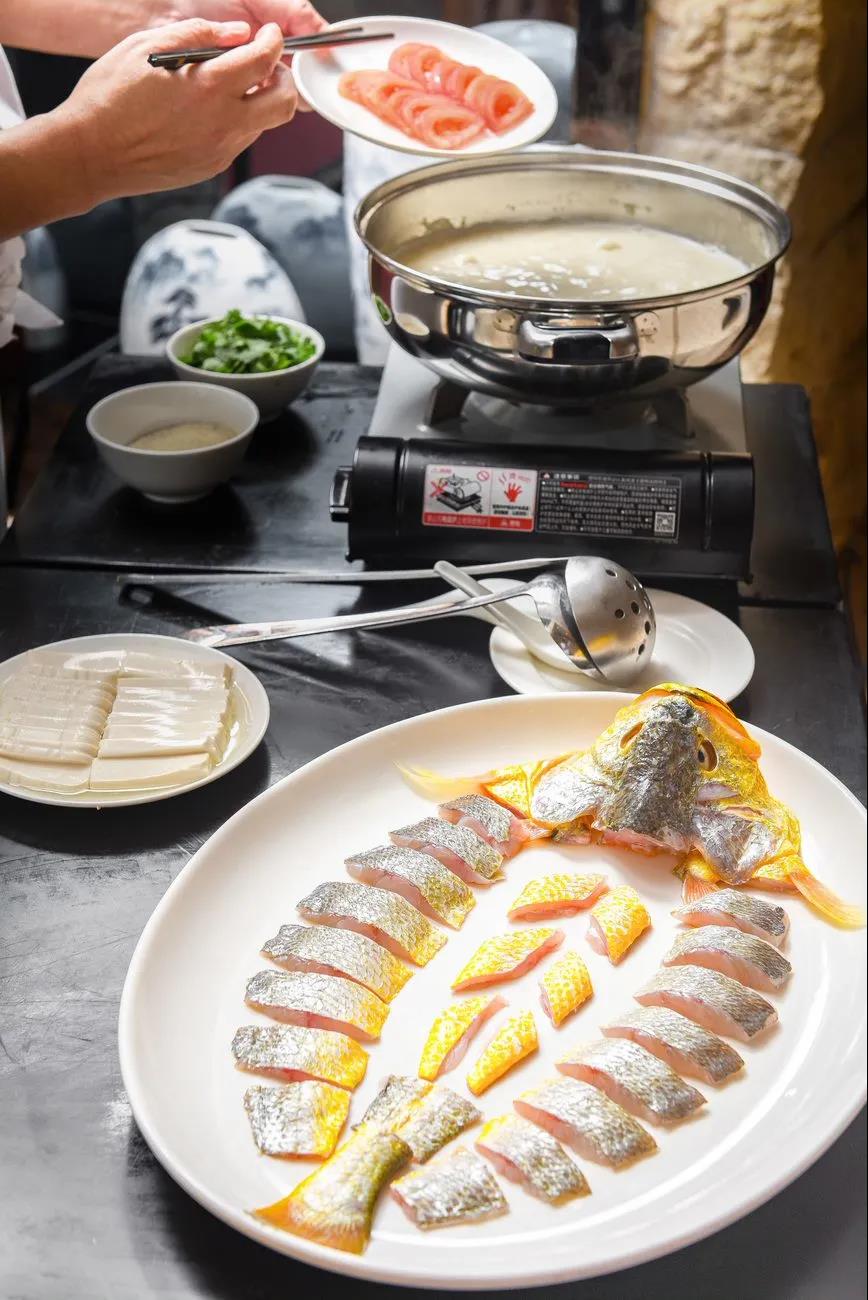 media/autoload/2105/243724.jpg 濃湯過橋大黃魚(條)Yellow Croaker Soup.jpg