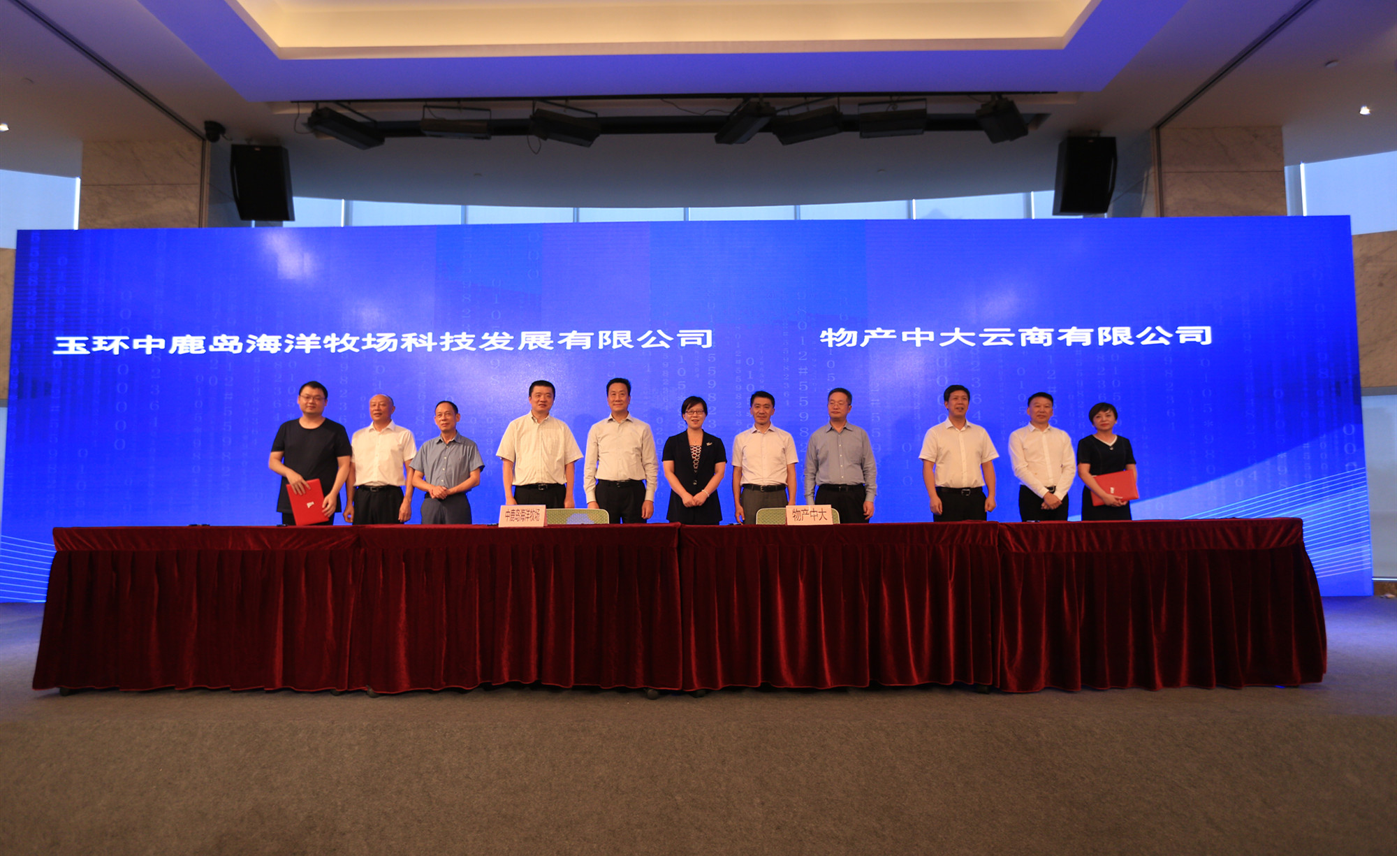 media/autoload/2007/309347.jpg 中鹿島簽約合影.JPG